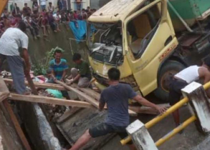 Longsor dan Banjir di Merapi Selatan Lahat, 2 Mobil Masuk Sungai, Wisata dan Pendakian Bukit Besak Ditutup 