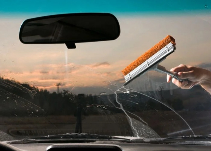 5 Tips Merawat Kaca Mobil Agar Tetep Mengkilap, Gunakan Mikrofiber