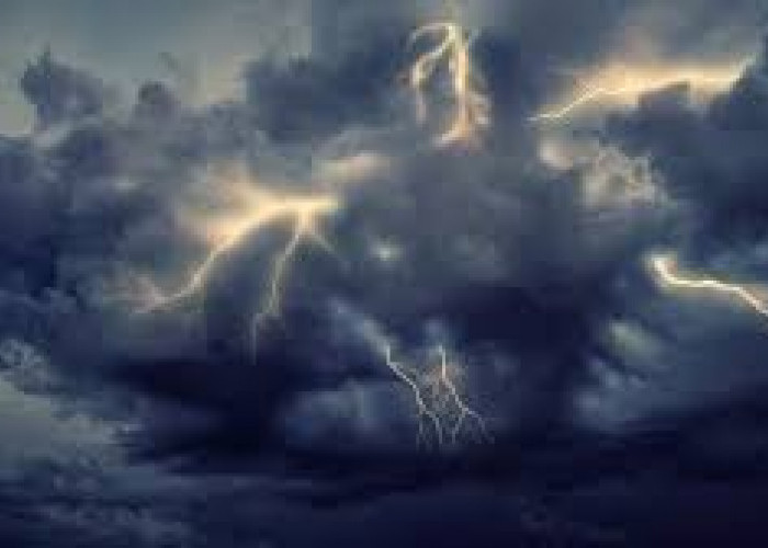 Prakiraan Cuaca Hari ini Kamis 18 Desember 2025 : Waspada Hujan Petir di Beberapa Wilayah