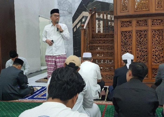 Rektor  Unsri  Salat Idul Adha di Masjid An-Nabawi, Sembelih 12 Sapi dan 1 Kambing 