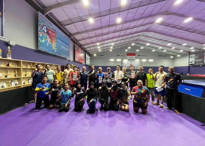 Haryadi/Harnugama Juara Ganda 50 Plus Tenis Meja Pitstop Table Tennis Center Palembang