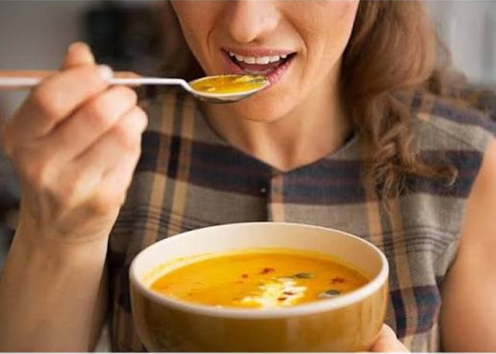 Jangan Panik! 7 Cara Ampuh Mengatasi Lidah Terbakar Setelah Makan Makanan Panas