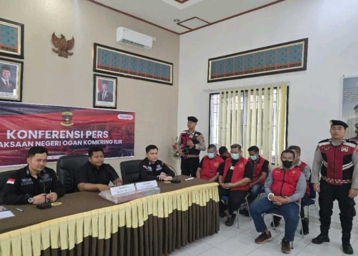 Kejari OKI Serahkan 6 Tersangka Kasus Dugaan Korupsi Panwaslu-Dispora