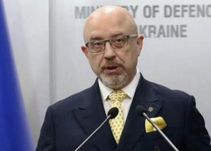 Perang Masih Berkobar, Presiden Ukraina Pecat Menteri Pertahanan