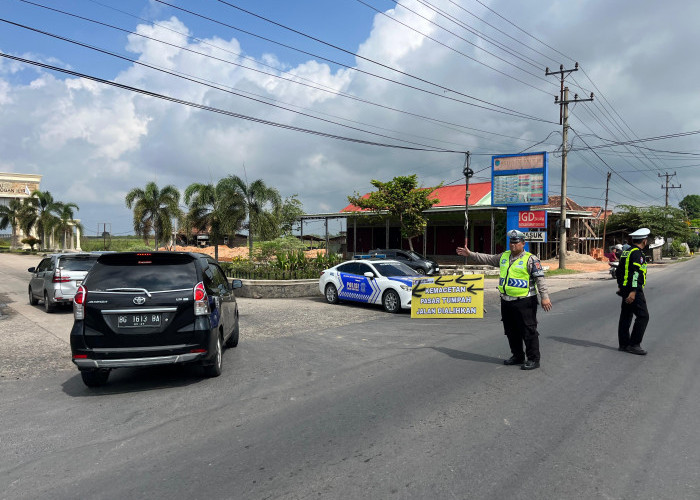 Satlantas Polres Ogan Ilir Urai  Kendaraan Arus Mudik,  Alihkan ke Jalur  Alternatif