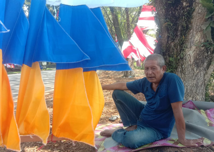 HUT RI ke 78 Semakin Dekat, Pedagang Bendera Menjamur di Jalimsum
