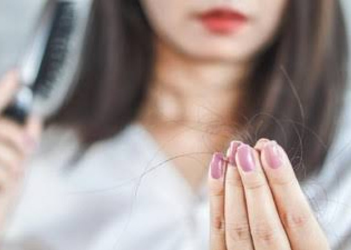 Hati-hati, 5 Kebiasaan ini Sering Dilakukan Bisa Bikin Rambut Rontok