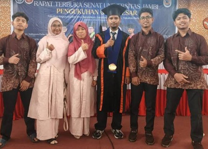 Sekolah Sempat Menyadap Karet, Kuswanto Kini Jadi Guru Besar Unja