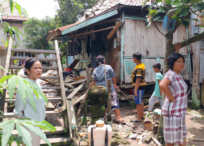 Saat Buat Roti, Rumah Warga di Jago Lano Ogan  Ilir  Roboh