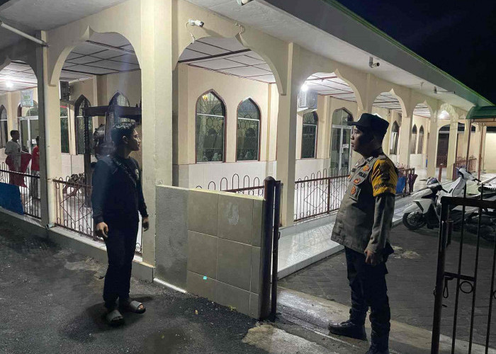 Polsek Tanjung Raja Patroli dan Pengamanan Salat Tarawih 