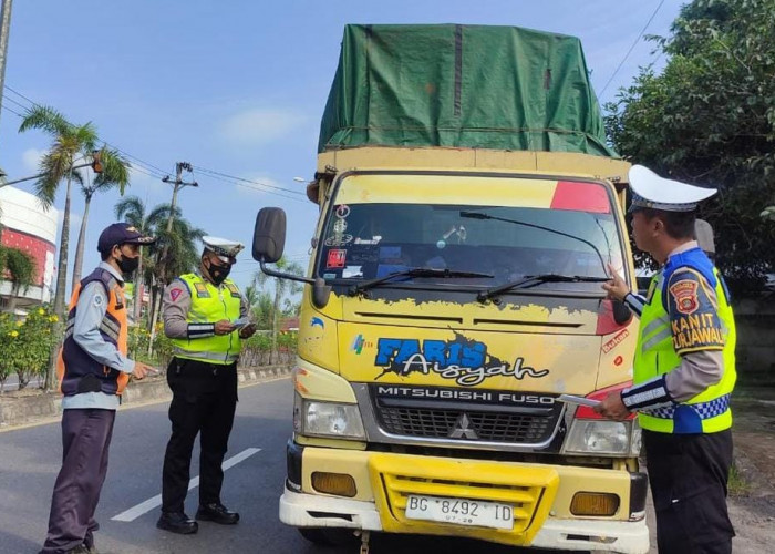 Sebaiknya Dihindari! Kendaraan ODOL Tak Boleh Melintas di Jalan Kota Prabumulih 