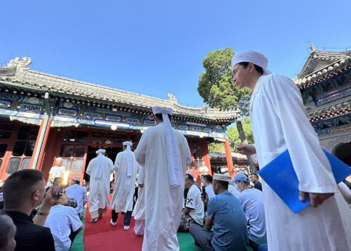 Umat Muslim China Salat Ied di Masjid Niujie Beijing, Pelajar Indonesia Ikut Bergabung