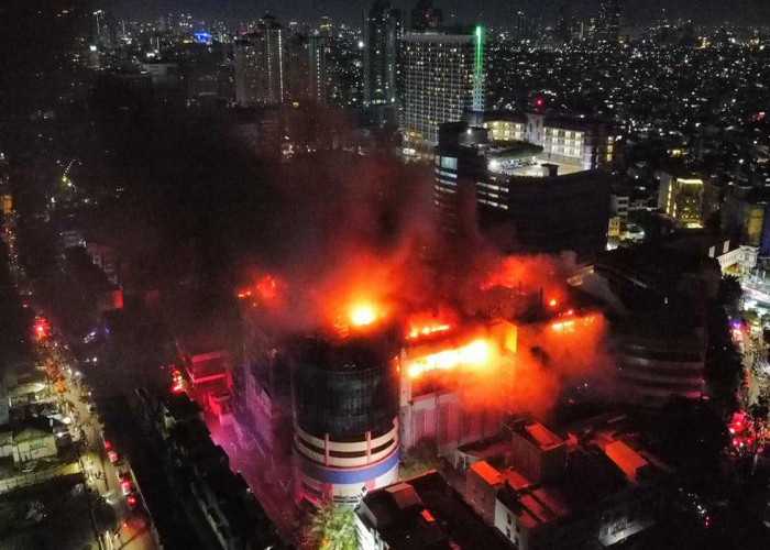 Glodok Plaza Terbakar, ini Penyebabnya