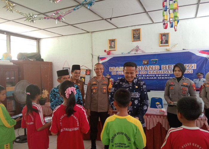 Polres OKI Adakan Kegiatan Makan Siang Bergizi di SDN 1 Pulau Gemantung Ulu