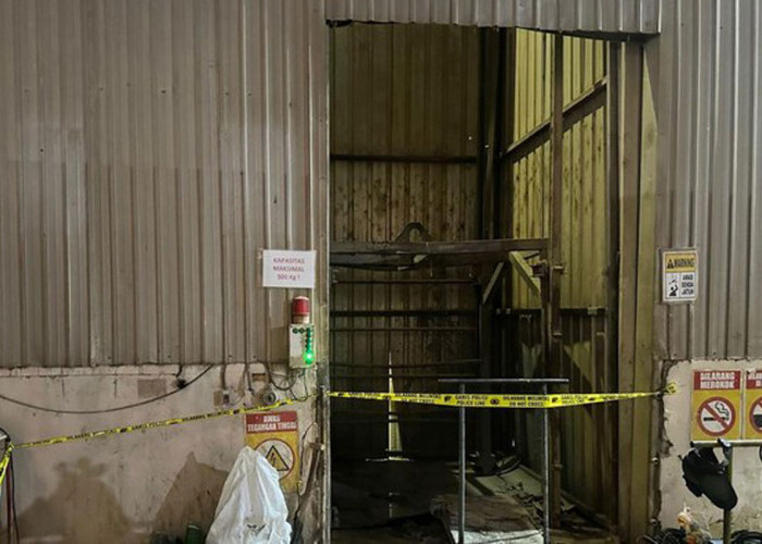 Lift Anjlok di Pabrik Pakan Ternak, 2 Pekerja Maintenance Tewas