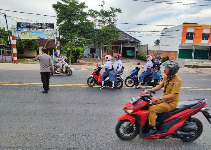 Polsek Tanjung Batu dan Indralaya Berikan Perhatian Khusus Kepada Pelajar Melalui Giat Patroli 