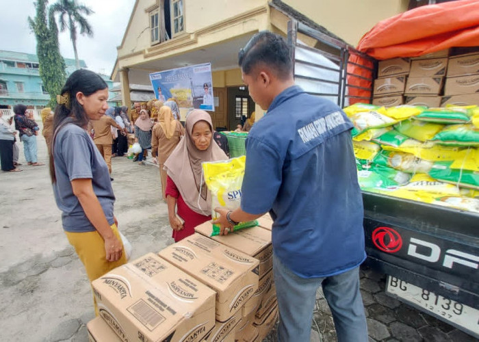 Polres Ogan Ilir Amankan Kegiatan Gerakan Operasi Pasar Murah di Tanjung Raja dan Sungai Pinang