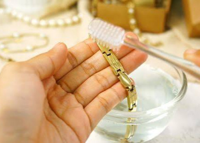6 Tips Simple Mencuci Emas Perhiasan di Rumah, agar Investasi Tetap Aman