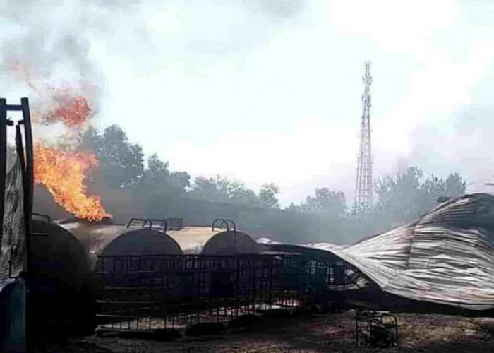 Penampakan Penampungan BBM Diduga Ilegal yang Meledak dan Terbakar di Indralaya Tadi Malam  