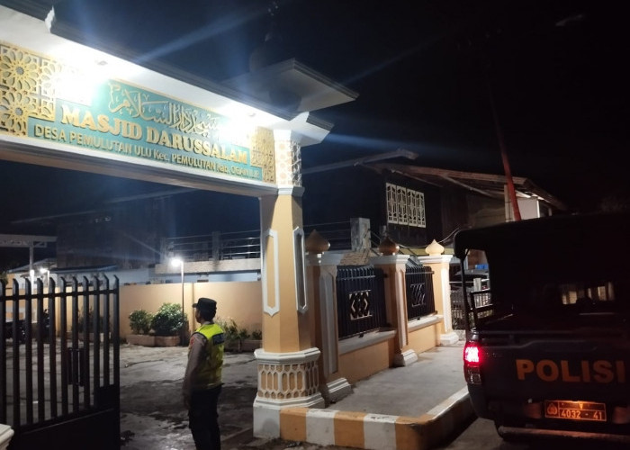 Polsek Pemulutan  Patroli dan Pengamanan Salat Tarawih 