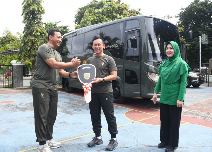 Persit KCK PD II/Sriwijaya Dapat  Bantuan  Bus Operasional