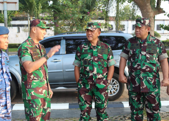 Dandim 0402 OKI Dampingi Waaster Panglima TNI Tinjau Lokasi Penanaman Mangrove