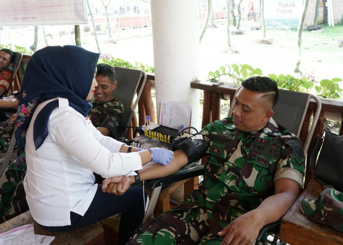 Puluhan Prajurit Kodim 0402-Polres OKI Ikuti Donor Darah HUT PT Arwana Citramulia