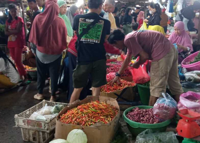 Pj Wako Palembang Tinjau Operasi Pasar Murah di Kalidoni