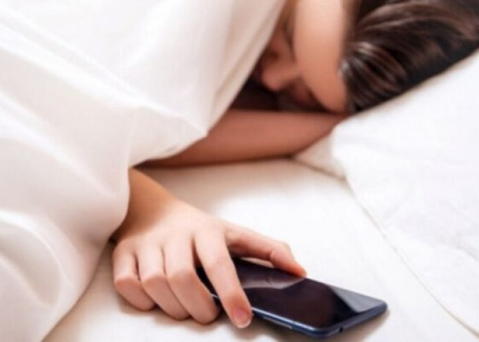 Waspada! ini 4 Dampak Menaruh Smartphone diatas Kepala Saat Tidur 
