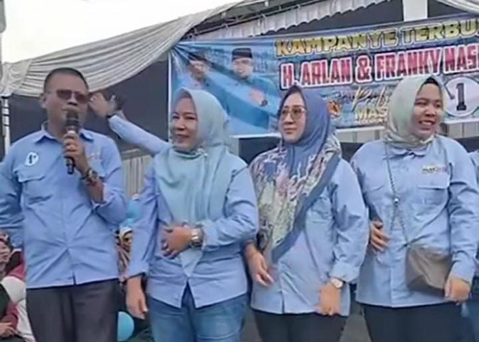 Calon Wali Kota Prabumulih Pamer 4 Istri Saat Kampanye