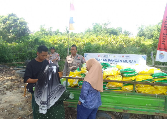 Polres Ogan Ilir Gelar Gerakan Pangan Murah di Desa Senuro Barat