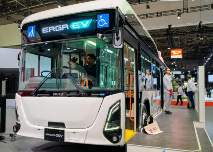 Isuzu Luncurkan Erga EV Bus Listrik dengan Lantai Datar yang Peduli Lingkungan dan Disabilitas 