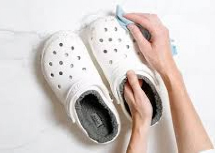 10 Tips Membersihkan Crocs Simpel Supaya Terlihat Baru Terus!