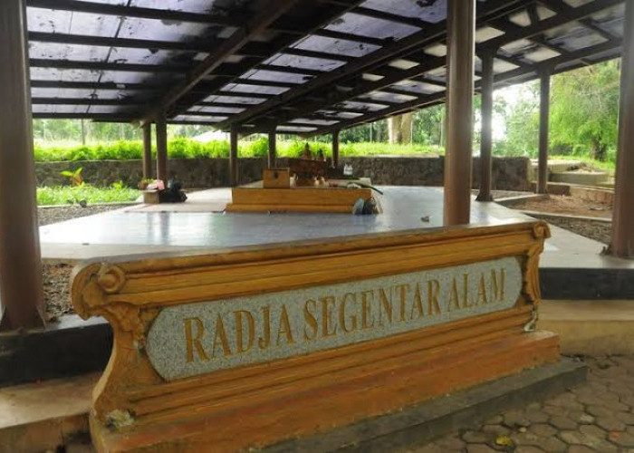 Legenda Bukit Siguntang, Makam Raja Raja Awal Sriwijaya