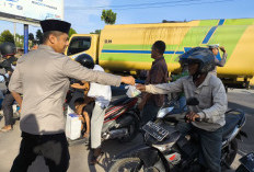 Polres Ogan Ilir dan Polsek Jajaran Bagikan Takjil di Bulan Suci Ramadan 1447 H