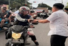 Ramadan Berbagi, Kejari OKI Bagikan Takjil