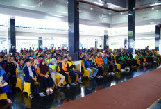 Pemkab Muba Bagikan THR Kepada Ribuan Kaum Dhuafa