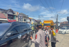 Kapolres Ogan Ilir Bersama Personel Urai Kemacetan Arus Mudik Jelang Lebaran 1447 H