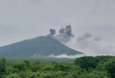 Gunung Ile Lewotolok Erupsi Pagi ini, Tinggi Kolom Abu Mencapai 400 Meter