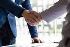 4 Tanda Kepribadian Seseorang yang Berdiri saat Menyapa Orang Lain