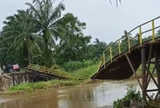 Diterjang Arus Deras Sungai, Jembatan Besi Lubuk Rukam–Muara Kumbang Ogan Ilir  Putus 