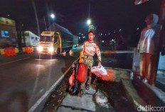 Uang Pas-pasan, Pedagang Cilok Mudik Berjalan Kaki dan Naik Truk