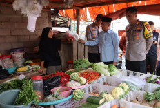 Wakil Bupati dan Kapolres Ogan Illr Cek Ketersediaan dan Harga Bahan Pokok di Pasar Indralaya