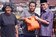 Wabup Ogan Ilir Kunjungi dan Bantu Korban Kebakaran Warga Ibul Besar III