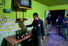 Personel Polres Ogan Ilir Gelar Razia Puluhan  Miras Disita di Warung Remang-remang dalam Rangka Operasi Pekat