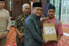 Wakil Bupati Ogan Ilir dan Anggota Komisi II DPR RI Ahmad Wazir Noviadi Bukber Dengan Pasukan Kebersihan  DLH