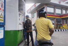 Hari Kartini, Pegawai SPBU Kenakan Kebaya-Batik