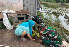 Peduli Lingkungan, Satgas TMMD ke-127 Bersama Warga Tanam Pohon di Bantaran Sungai Desa Wonosari