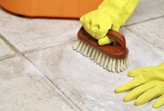 Inilah Tips Efektif Membersihkan Noda Kuning Membandel pada Lantai Kamar Mandi