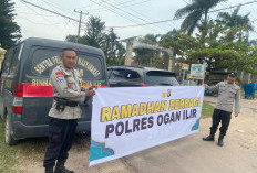 Polres Ogan Ilir Berbagi Takjil dan Sampaikan Himbauan Tertib Berlalu Lintas